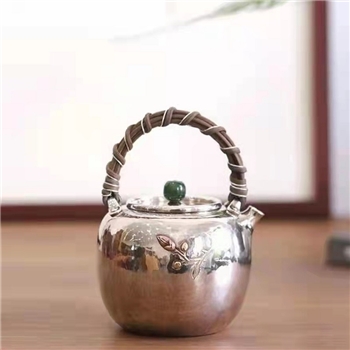 新品~鹤庆银器 玉兰花刻绘藤编提梁壶纯手工约136克