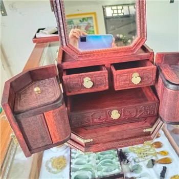东莲花创业园酸枝木木首饰盒