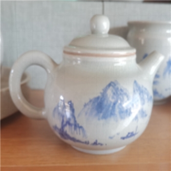 青花瓷茶壶